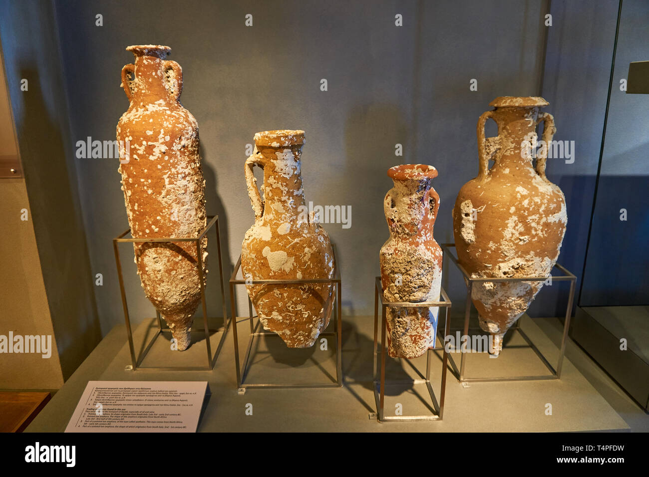 Innenansicht der neue archäologische Museum in Neapolis. Eindrucksvolle Sammlung von Artefakten umfasst Funde aus der Halbinsel, auf der Gera. Stockfoto