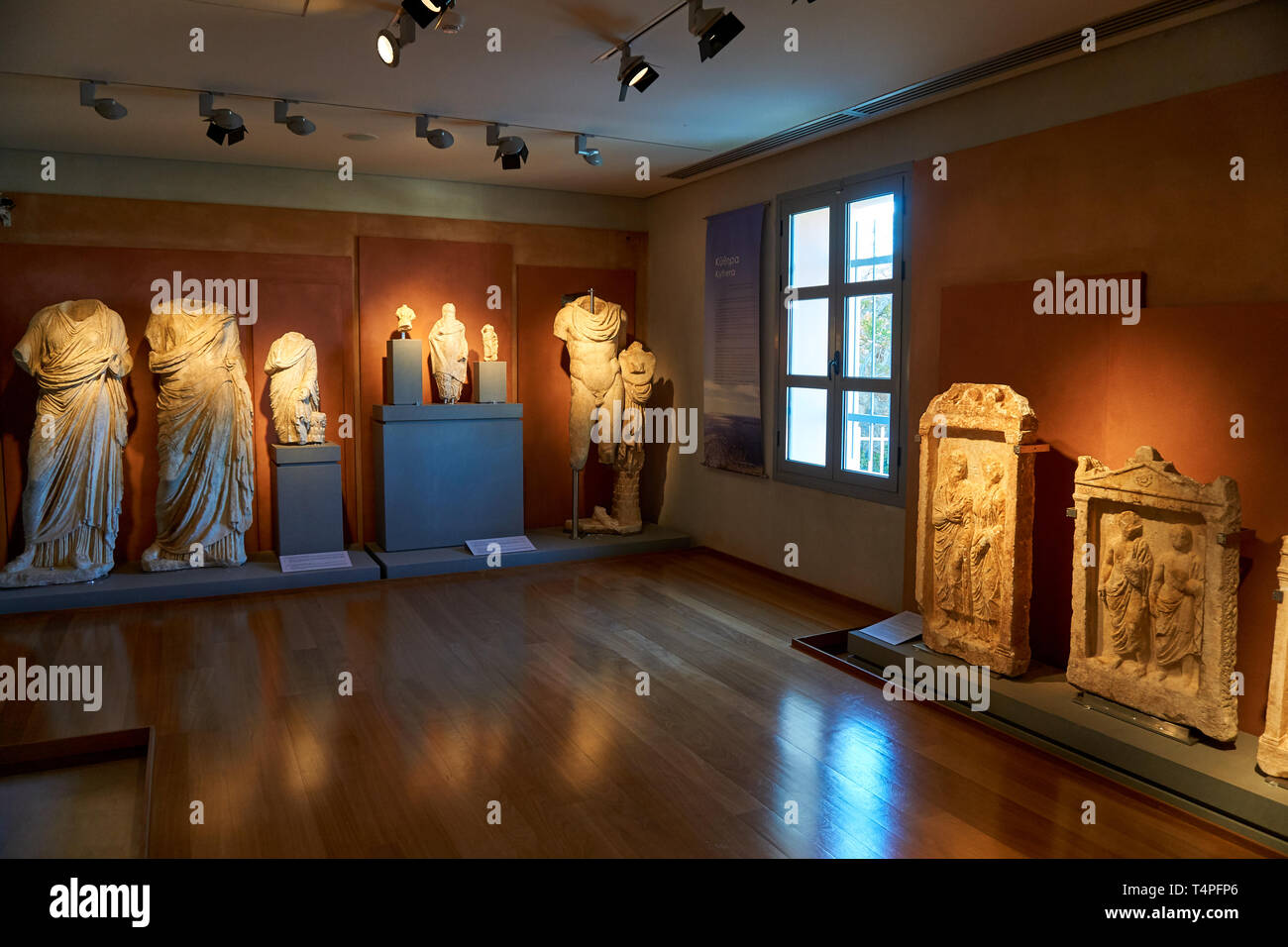 Innenansicht der neue archäologische Museum in Neapolis. Eindrucksvolle Sammlung von Artefakten umfasst Funde aus der Halbinsel, auf der Gera Stockfoto