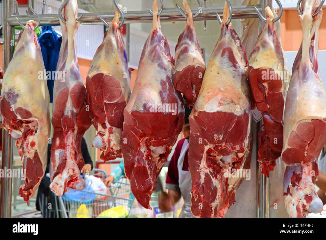 Metzgerei mit gehängt Fleisch Stockfoto