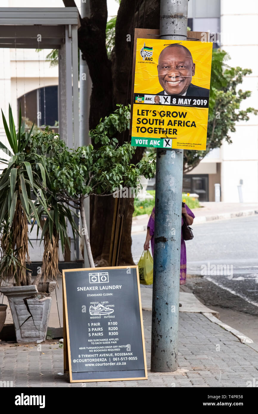 Johannesburg, Südafrika, 22. März - 2019: Politische Wahlplakate zu Umfragen in City Center angeschlossen. Stockfoto