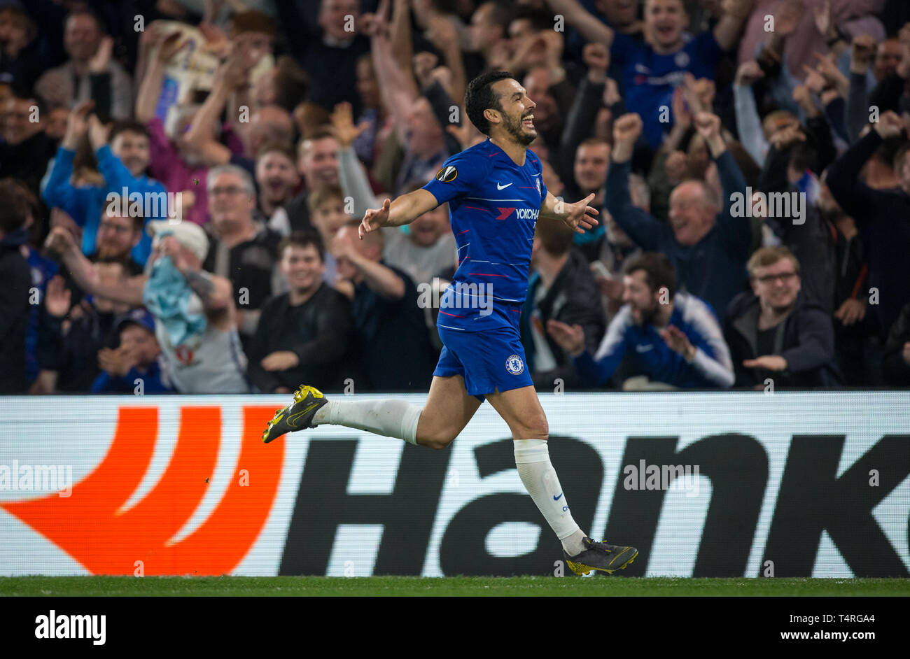 London, Großbritannien. 18 Apr, 2019. PEDRO von Chelsea feiert seinen 3. Ziel zählen während der UEFA Europa League Spiel zwischen Chelsea und Slavia Prag an der Stamford Bridge, London, England am 18. April 2019. Foto von Andy Rowland/PRiME Media Bilder. Nur die redaktionelle Nutzung, eine Lizenz für die gewerbliche Nutzung erforderlich. Keine Verwendung in Wetten, Spiele oder einer einzelnen Verein/Liga/player Publikationen. Õ Credit: PRiME Media Images/Alamy leben Nachrichten Stockfoto
