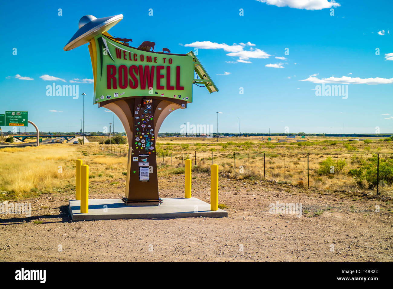 Roswell, NM, USA - 21. April 2018: Eine einladende Schild am Eingang der Stadt Stockfoto