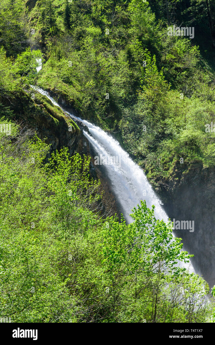 Die beeindruckende Stuibenfall in der isolierten Oytal in der Nähe von Oberstdorf. Stockfoto Die beeindruckende Stuibenfall in der isolierten Oytal in der Nähe von Oberstdorf. Stockfoto