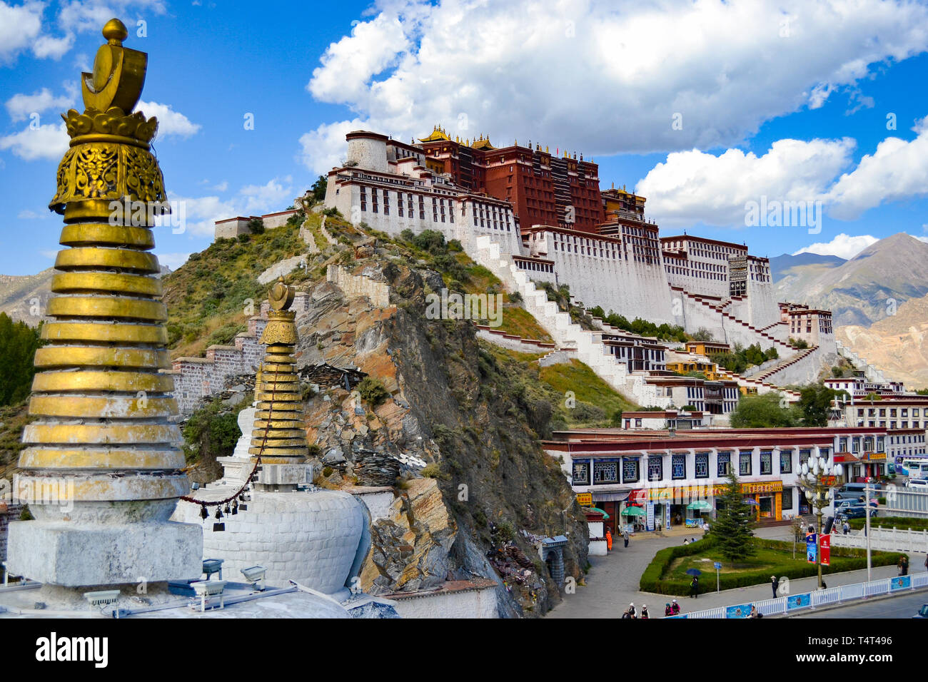 Potala-palast, der ursprünglichen Residenz des Dalai Lama und der wichtigsten Architektur des tibetischen Buddhismus in Lhasa, Tibet, China Stockfoto