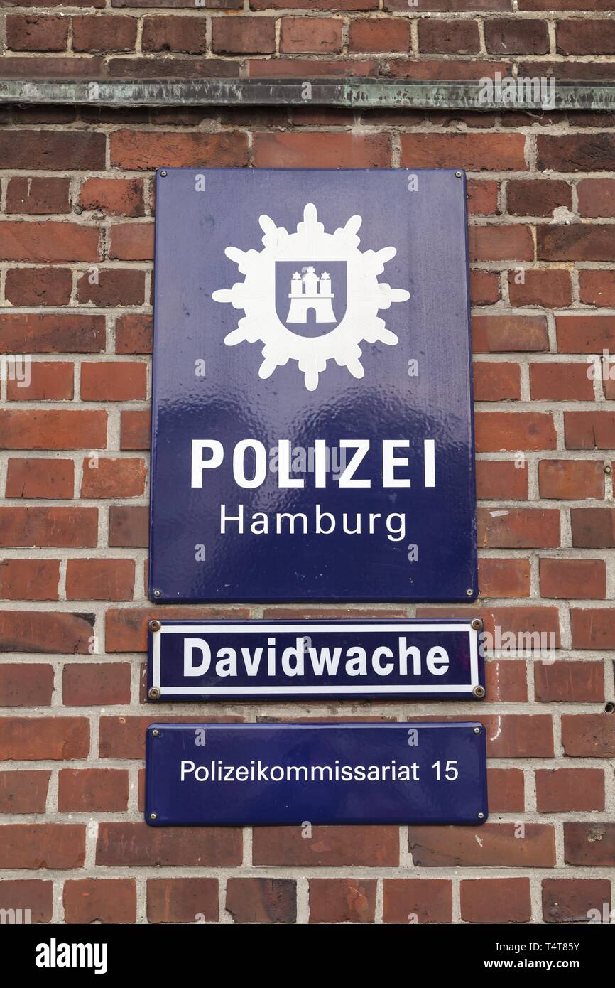 Schilder "Polizei Hamburg" und "avidwache', Reeperbahn, Hamburg, Deutschland, Europa Stockfoto