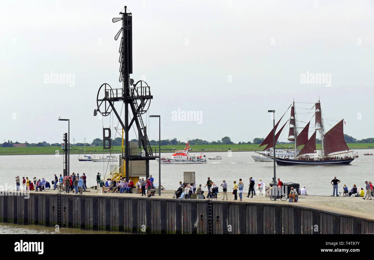 Semaphore auf dem Sport Boot lock, Schiffe auf der Weser, Bremerhaven, Bremen, Deutschland, Europa Stockfoto