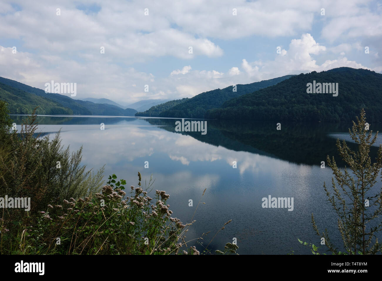 Panorama Ansicht einschließlich Überlegungen zu einem Bergsee neben dem transfagarasan Highway, Rumänien Stockfoto