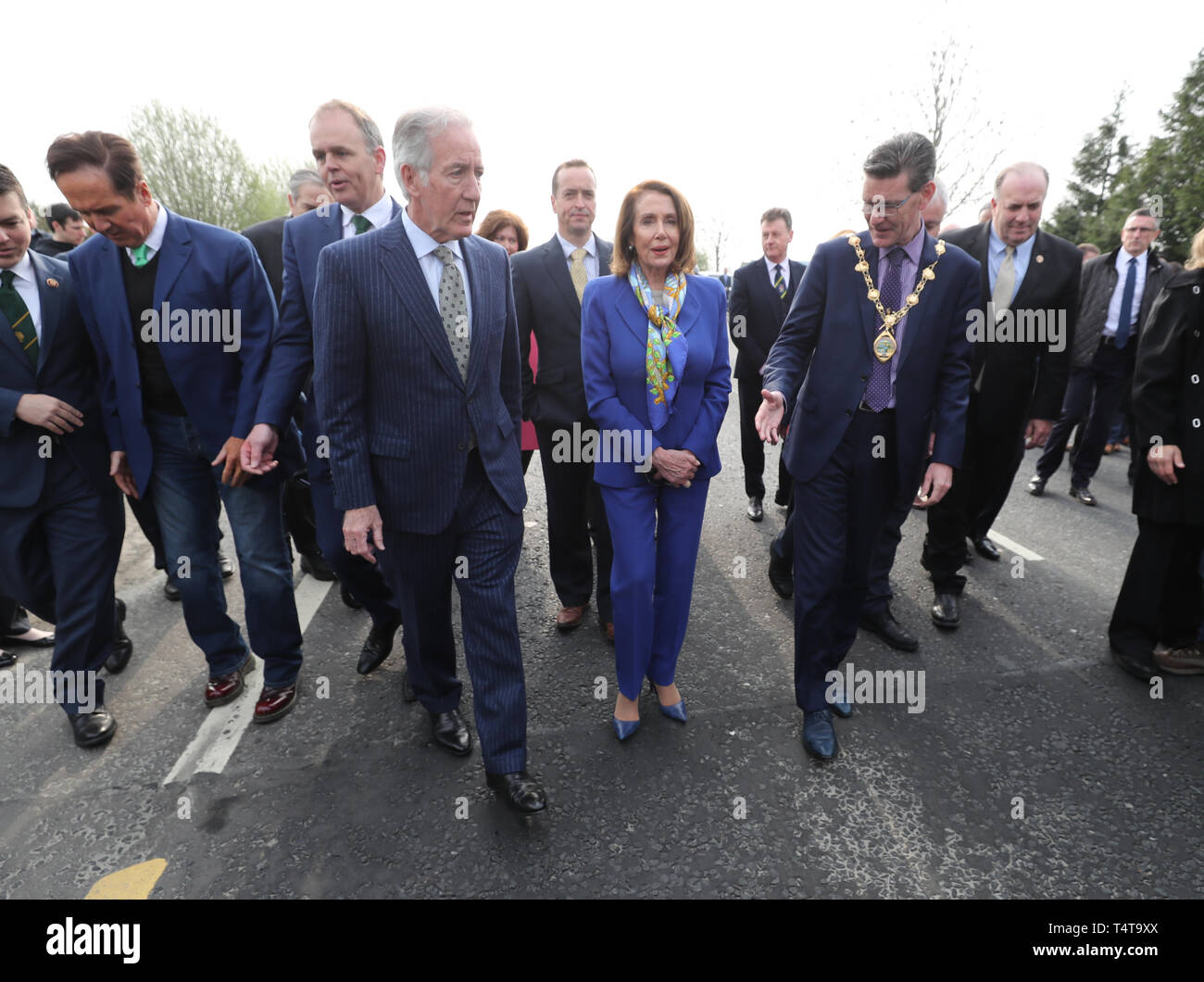 US-Repräsentantenhaus Sprecher Nancy Pelosi bei Bridgened in Co Donegal mit Richard Neal überquert die Grenze nach Nordirland, als Teil ihres 4-tägigen Besuch in Irland und Nordirland. Stockfoto