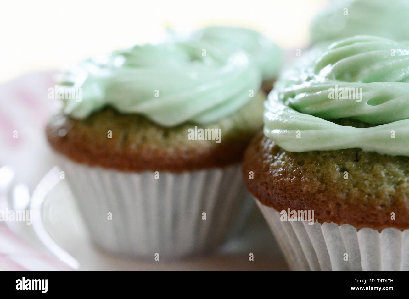 Cupcakes mit Zuckerglasur Stockfoto