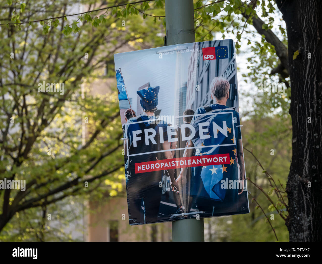 BERLIN, DEUTSCHLAND - 16 April 2019: Frieden in der EU, Plakat der SPD für die Wahlen zum Europäischen Parlament in Berlin, Deutschland Stockfoto