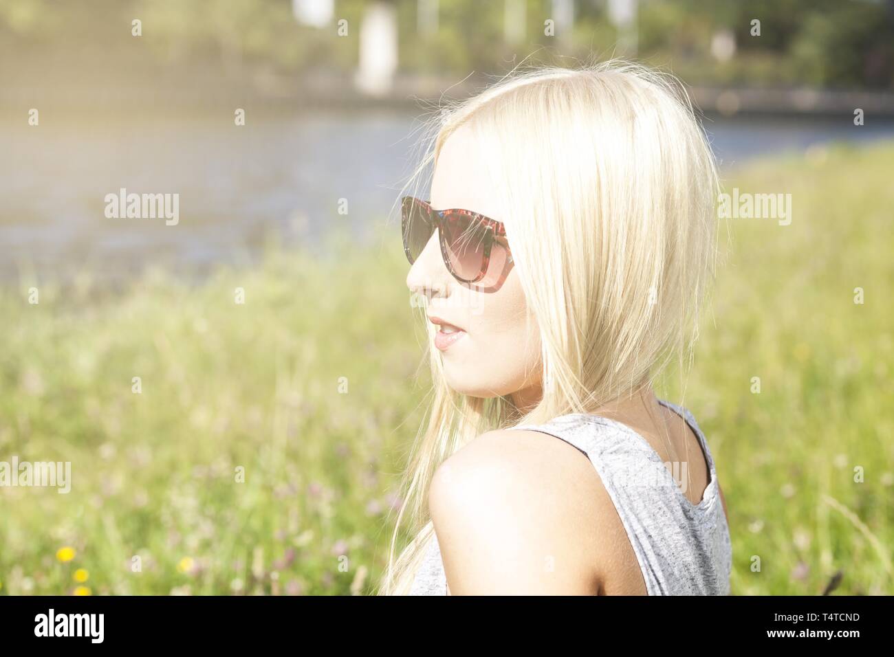 Mit Sonnenbrille jugendlich Stockfoto