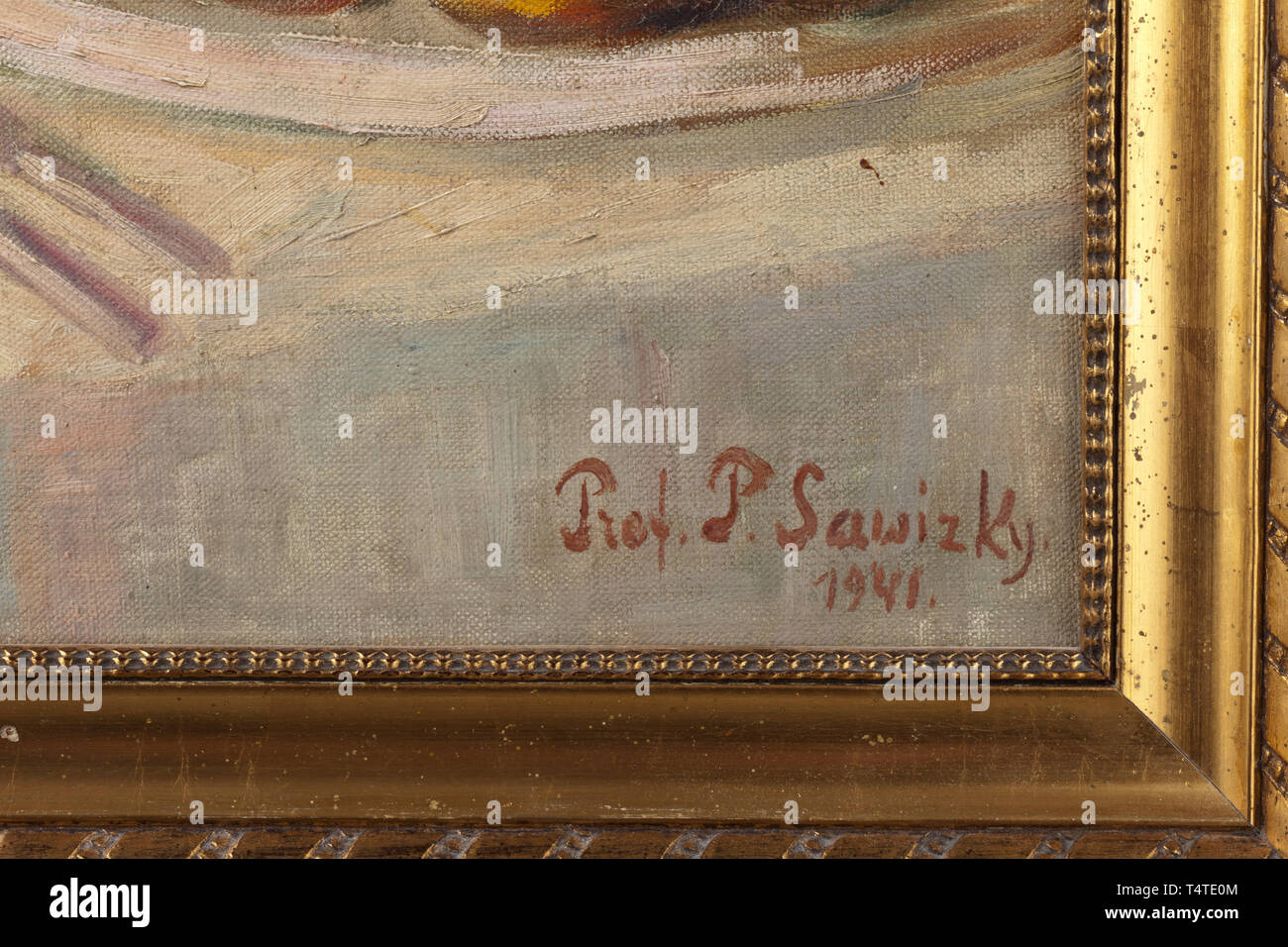 Pavel protoiereus Olimpievitsh Savitsky (1881 - 1956) - ein Ostern noch leben, Öl auf Leinwand, Rechts unten signiert und datiert "Prot. S. Sawizky 1941'. Die Tabelle prunkvoll mit Ostern Kuchen, Ostereier, Blumen, Getränke und ein Spanferkel. In einem vergoldeten Holzrahmen. Dimension der Malerei 60 x 80 cm. Dimension der Rahmen 71 x 91 cm. Pavel protoiereus Olimpievitsh Savitsky war ein russischer Maler und Bildhauer, sowie eine berühmte Orthodoxe Kirche Führer während der Emigration. Er studierte unter I.P. Trutnev am Vilensky Kunstakademie und Chu, Additional-Rights - Clearance-Info - Not-Available Stockfoto