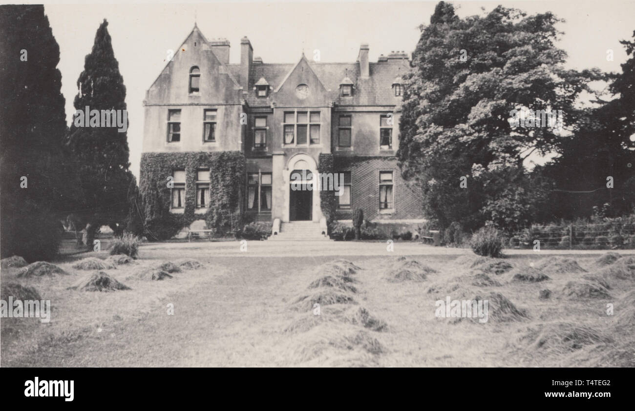 Jahrgang fotografische Postkarte zeigt einen historischen britischen Gebäude abgetrennt. Stockfoto