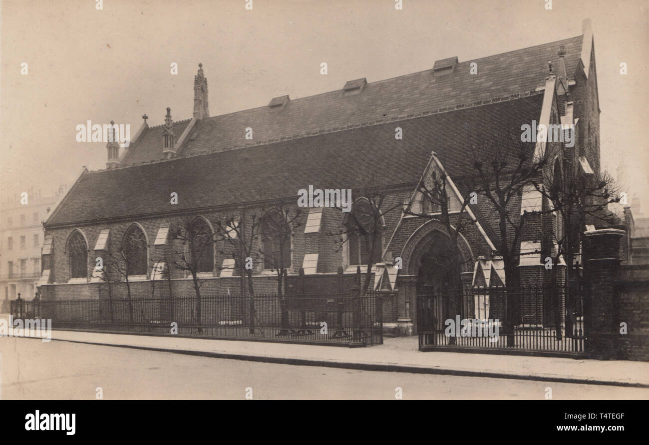 Jahrgang fotografische Postkarte zeigt eine historische Britische Kirche Stockfoto