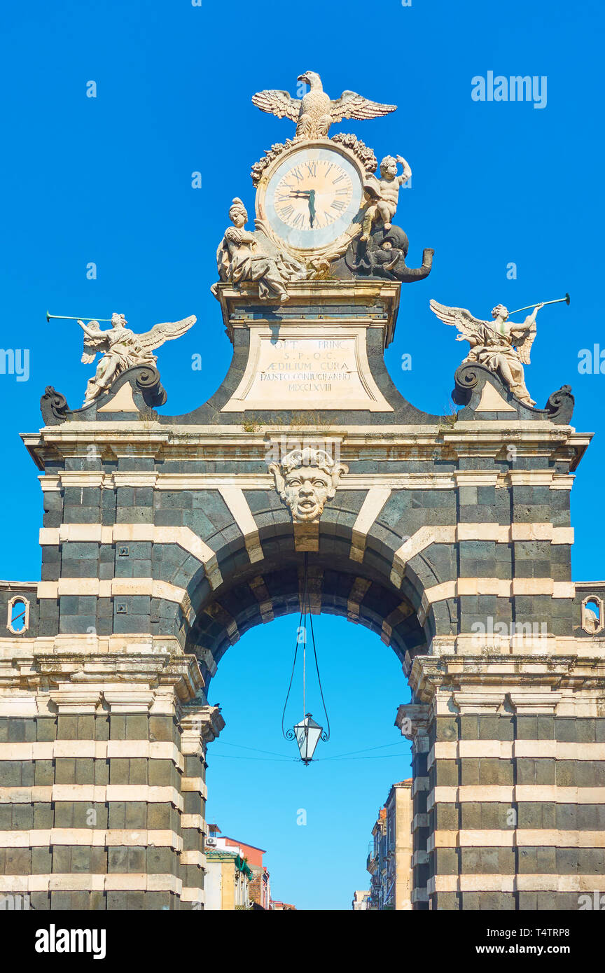 In der Nähe von Porta Garibaldi Gate (1768) in Catania, Sizilien, Italien Stockfoto