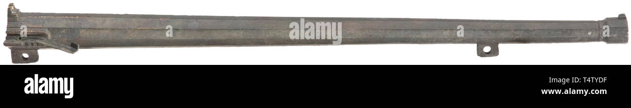 Ein deutscher Hand Gun Barrel, Anfang des 16. Jahrhunderts. Facettierte bronze Fass mit Offset cannon Schnauze, in 13-mm-Kaliber. Einfache front Sight, Kimme und Pulver pan mit Klappdeckel, leicht in der Entlastung. Obere Seite des Zylinders gotische Großbuchstabe "S" als Marke, untere Seite mit zwei Fixierung Nasen. Länge 63 cm. historischen, geschichtlichen, Schulter, Arm, Waffen, Waffen, Waffen, arm, Militär, Militaria, Waffen, Feuer arm, Waffe, Waffen, Schusswaffen, Waffen, Waffen, Waffen, Waffen, Waffen, Objekt, Objekte, Stills, Clipping, Clippings, ausschneiden Ausschneiden, Additional-Rights - Clearance-Info - Not-Available Stockfoto
