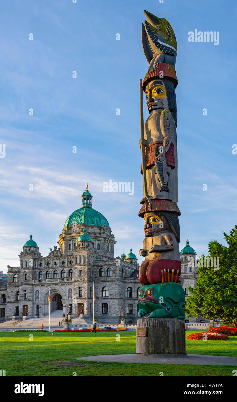 Kanada, Victoria, Britisch-Kolumbien Parlamentsgebäude, Totem Pole Stockfoto