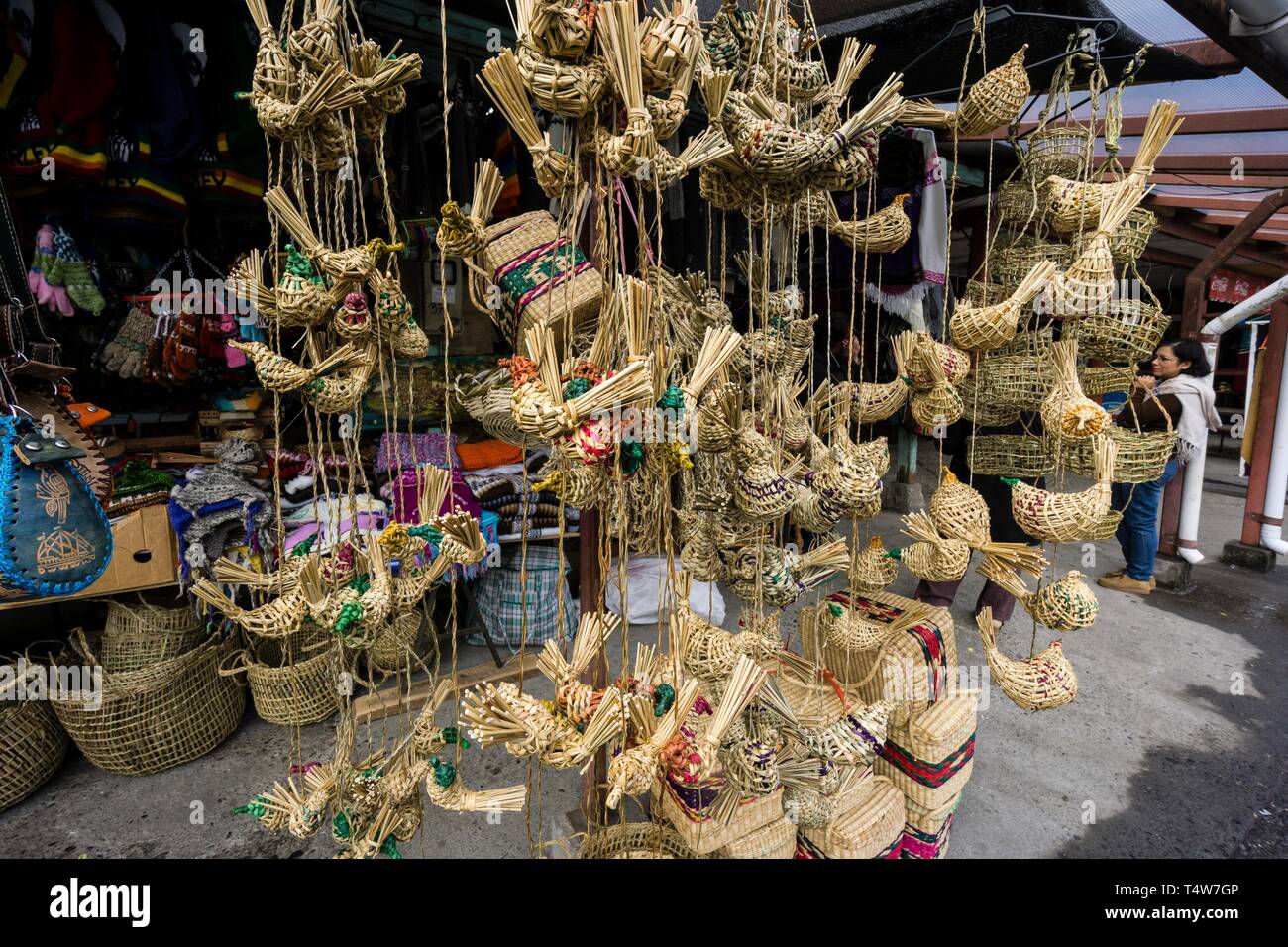 Artesania de Mimbre, Feria de Castro, Archipiélago de Chiloé, Provincia de Chiloé, Región de Los Lagos, Patagonien, República de Chile, América del Sur. Stockfoto