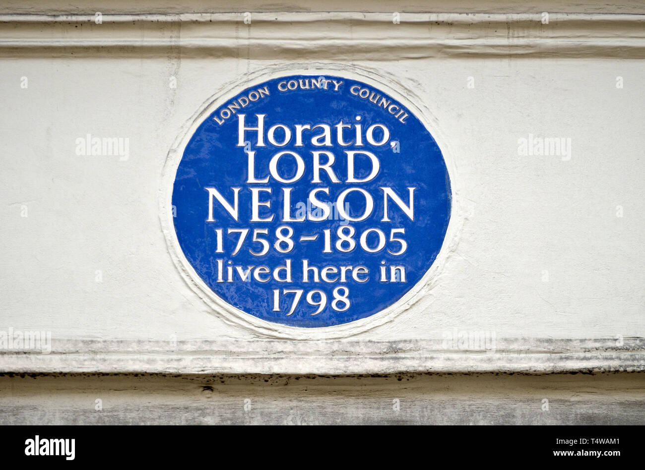 London, England, UK. Commemorative blaue Plakette: HORATIO LORD NELSON (1758-1805) 103 New Bond Street, Mayfair, London, W1S 1ST (1958) Stockfoto