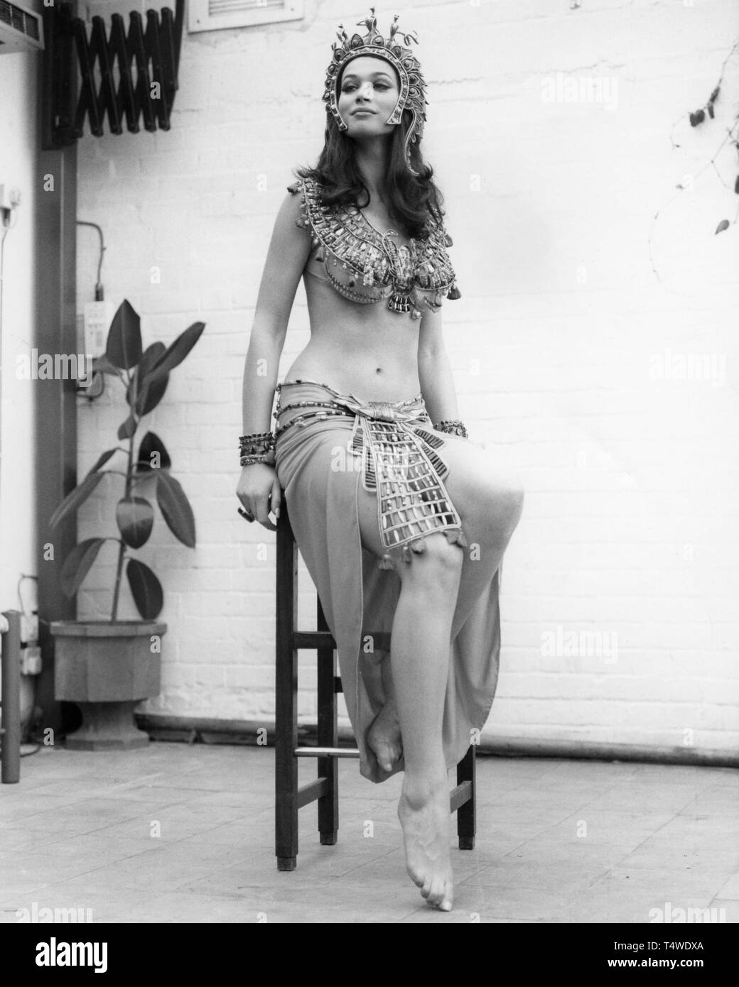 Valerie Leon Stockfotos Und Bilder Kaufen Alamy