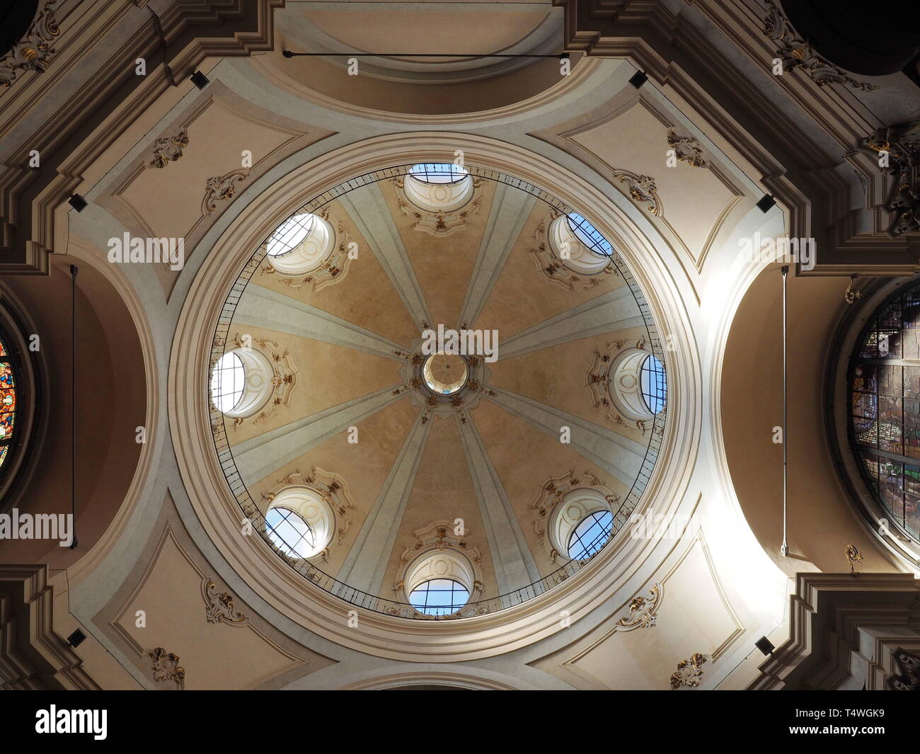 Mailand, Italien: 4. September 2018: die Kuppel von San Bernardino delle ossa Beinhaus, in Mailand, Lombardei, Italien Stockfoto