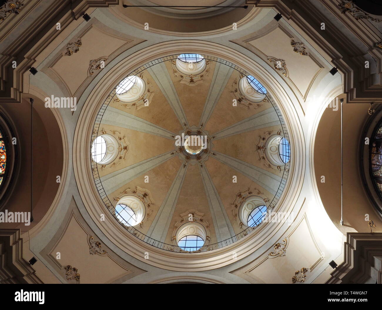 Mailand, Italien: 4. September 2018: die Kuppel von San Bernardino delle ossa Beinhaus, in Mailand, Lombardei, Italien Stockfoto