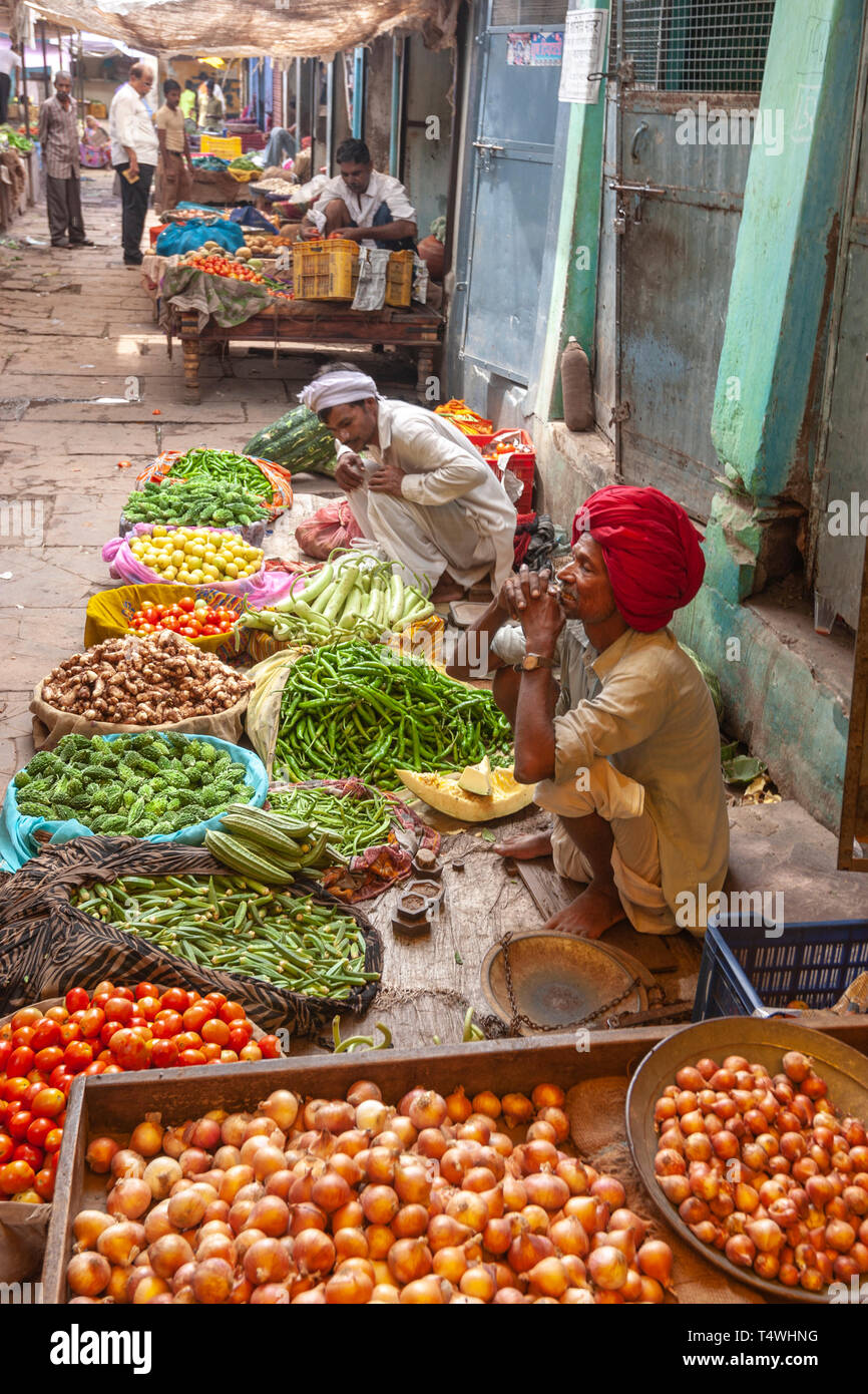 Sabzi Mandi, Gemüsemarkt, Horny Smokovec, Horny Smokovec, Rajasthan, Indien. Stockfoto
