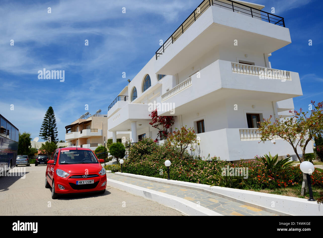 Kreta, Griechenland - 15. Mai: Der Hyundai i10 mieten, Auto ist in der Nähe von Hotel am 12. Mai 2014 auf Kreta, Griechenland. Bis zu 16 Millionen Touristen erwartet wird Griechenland in Ihr zu besuchen Stockfoto