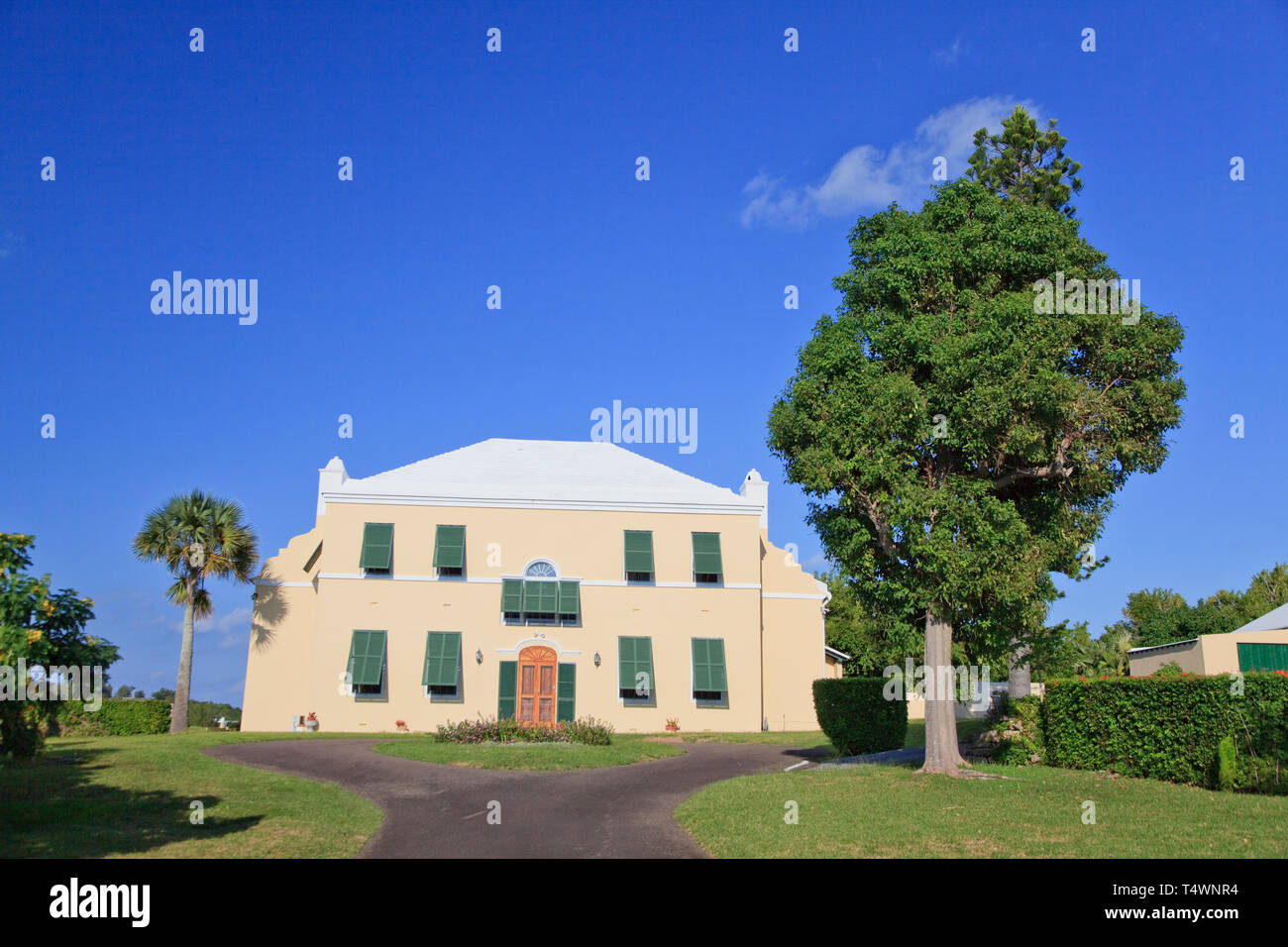 Bermuda, traditionellen weißen Stein Dächer auf bunten Bermuda Häuser Stockfoto