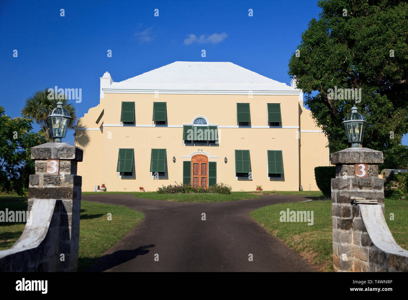 Bermuda, traditionellen weißen Stein Dächer auf bunten Bermuda Häuser Stockfoto