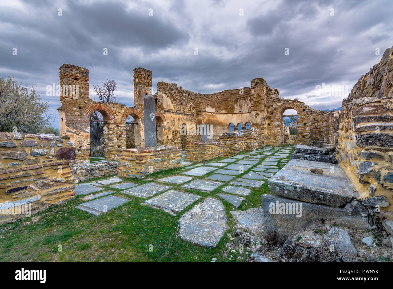 Die byzantinische Basilika Agios Achillios (Saint Achilles), in Kleinen Prespa See, Griechenland Stockfoto