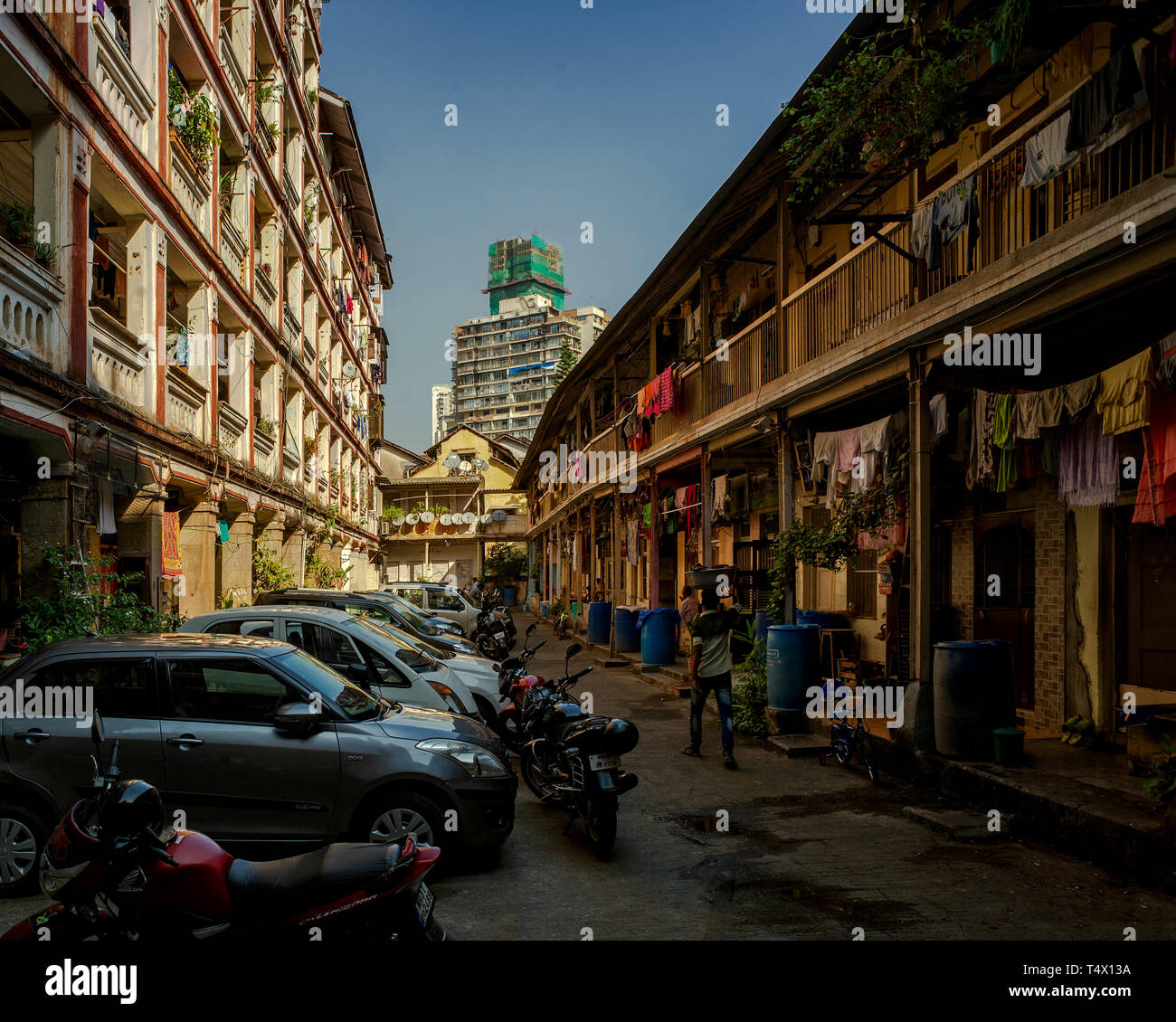 04-Nov-2018 - altes Haus, 4-stöckigen Chawl Kultur Swami Samarth Nagar Mugbhat Lane Thakurdwar Mumbai Maharashtra INDIEN Stockfoto