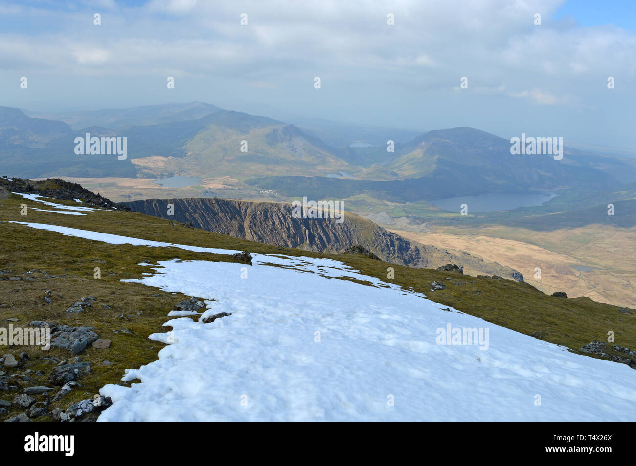 Blick von Llangefni main in Richtung Nantlle Ridge und Mynydd Mawr auf der Rhyd Ddu Pfad zu Snowdon Gipfels Stockfoto