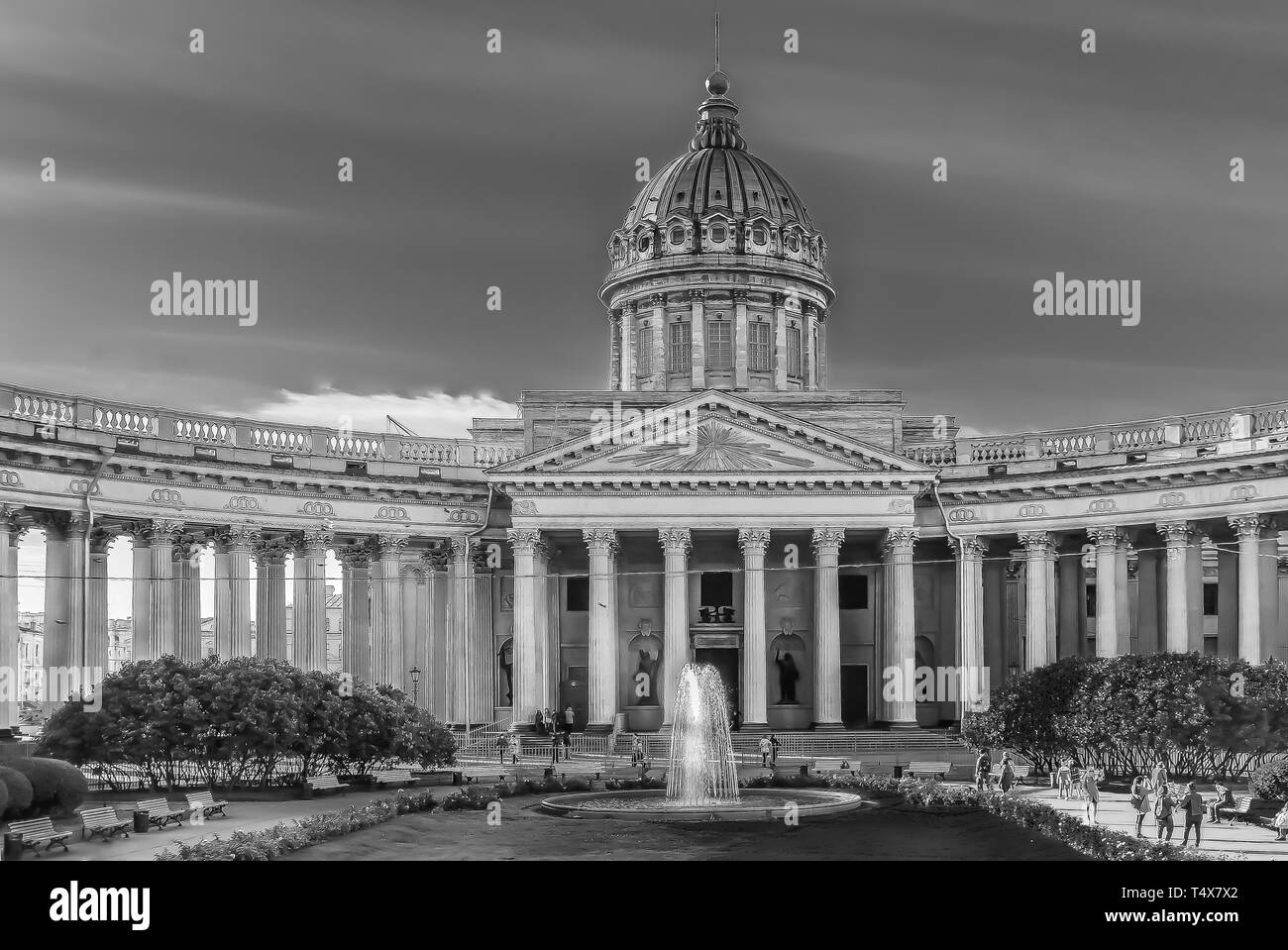 Sankt Petersburg, Russland - Oktober 04, 2015: Außen der Kasaner Kathedrale, auf St. Petersburg Nevsky Prospekt, durch Kehren arc Unterschieden-förmige Co Stockfoto