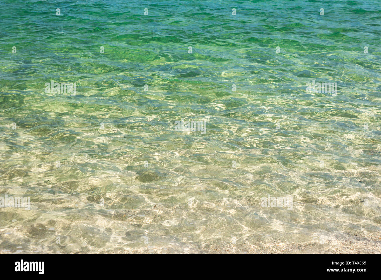 Klar blau transparent Strand Wasser Hintergrund Stockfoto