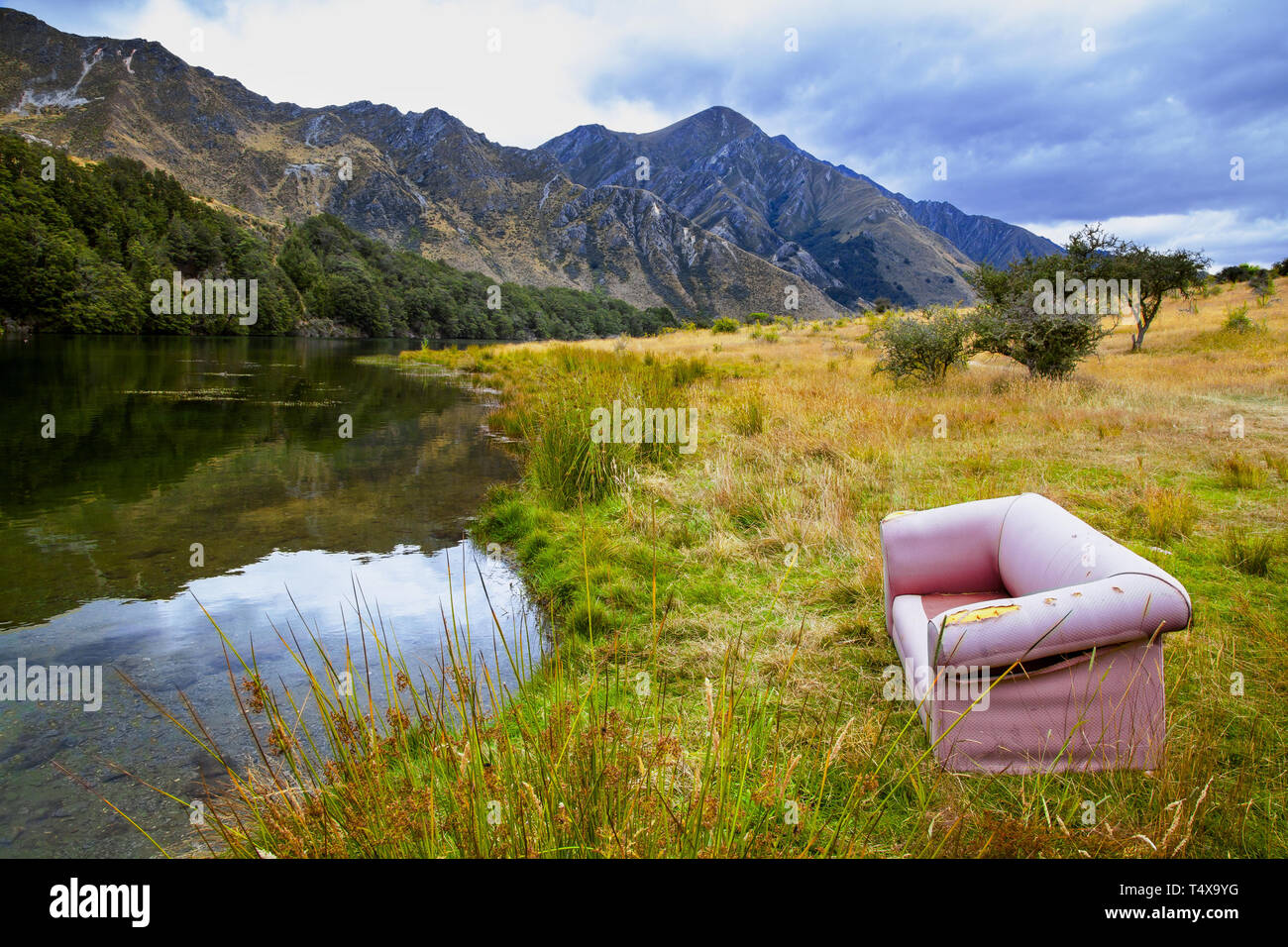 Queenstown, Neuseeland.: Sofa weg von zu Hause aus. Die in der Landschaft im Komfort. Stockfoto