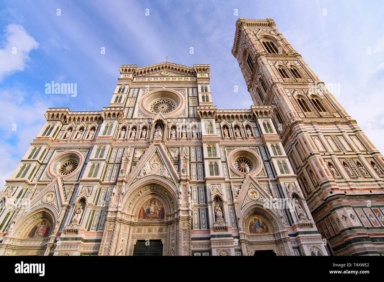 Kathedrale der Heiligen Maria der Blume (Duomo di Firenze) und Giottos Campanile in Florenz, Italien Stockfoto