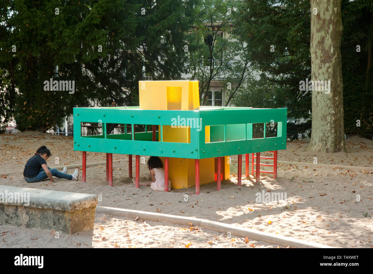 Dijon, Spielplatz, Nachbildung der Villa Savoye in Poissy von Architekt Le Corbusier Stockfoto