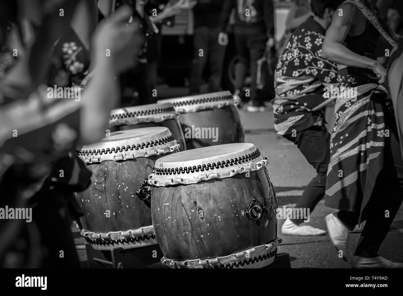 Musiker auf der Bühne mit Taiko Drum Festival in Narita, Japan. Stockfoto