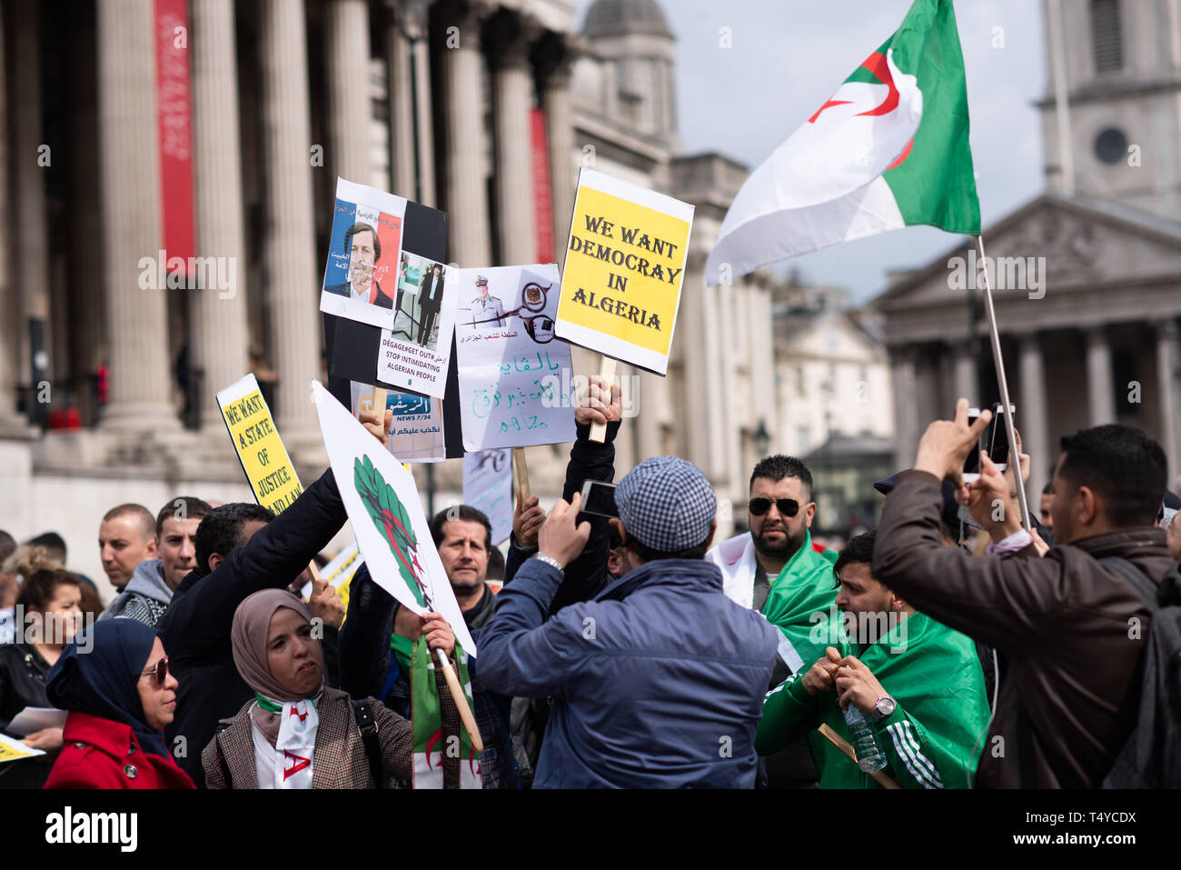 London UK 15 April 2019. Algerische März auf dem Trafalgar Square, London, England Stockfoto