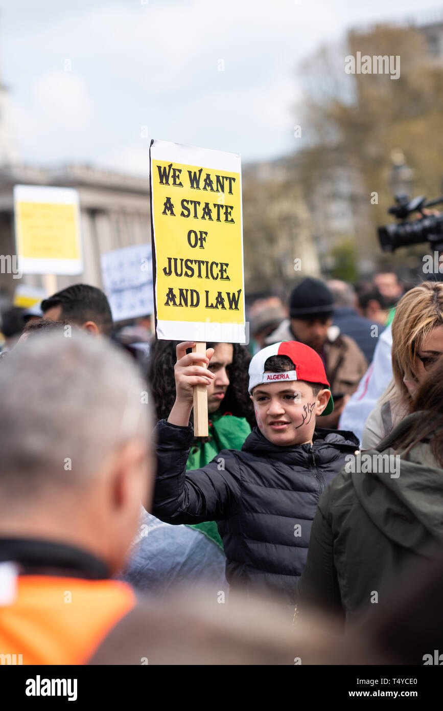 London UK 15 April 2019. Algerische März auf dem Trafalgar Square, London, England Stockfoto