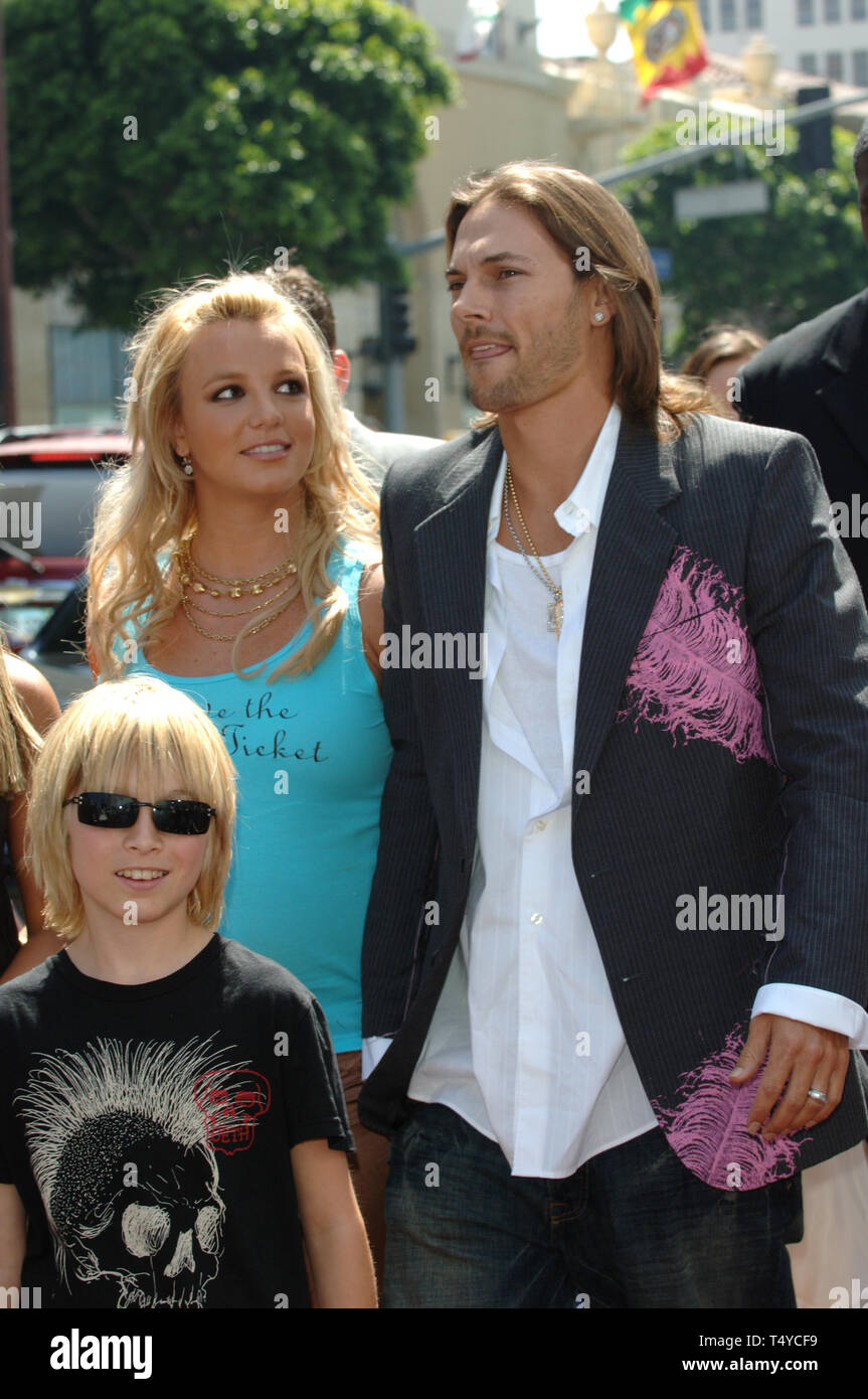 LOS ANGELES, Ca. Juli 10, 2005: Popstar Britney Spears und Ehemann Kevin Federline im Rahmen der Weltpremiere in Hollywood, von Charlie und die Schokoladenfabrik. © 2005 Paul Smith/Featureflash Stockfoto