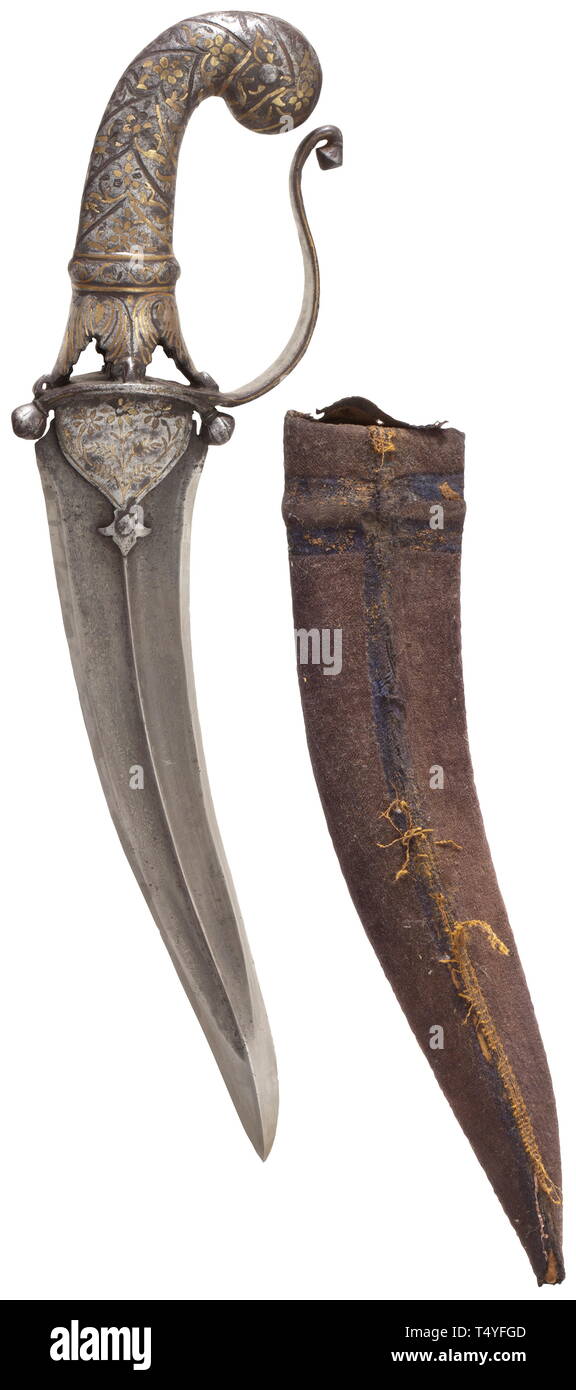 Eine Indische khanjar, 18. Leicht gebogene wootz Damaskus Klinge aus verschiedenen Diamant Abschnitt mit verstärkter Punkt. Genieteten ferrule auf beiden Seiten mit floralen Messing inlays eingerichtet. Bügeleisen Achsschenkel-bow Griff mit durchbrochenem Base und üppigen floralen Messing Inlays (teilweise fehlt). Samtbezogenen Holz- scheide. Länge 37 cm. historischen, historische, 18. Jahrhundert, Additional-Rights - Clearance-Info - Not-Available Stockfoto