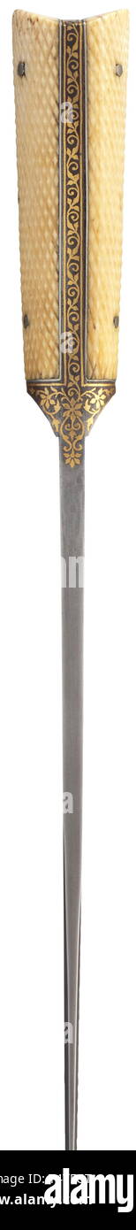 Ein Gold - Intarsien kard, Indische/Englisch, 19. Leicht gebogene single-Klinge mit der Inschrift "JAMES DIXON & Söhne SHEFFIELD' auf der Rückseite. Bügeleisen Ferrule und Grip Frame mit Gold Inlays aus Blättern der Blumen dekoriert. Genieteten Elfenbein Griff Waagen von Blatt Silber und mit ausgiebigem rautenförmigen Schnitzereien gesichert. Leder - Holz Scheide. Gutes Handwerk und Zustand. Länge 38 cm. historischen, historische, 19. Jahrhundert, Additional-Rights - Clearance-Info - Not-Available Stockfoto
