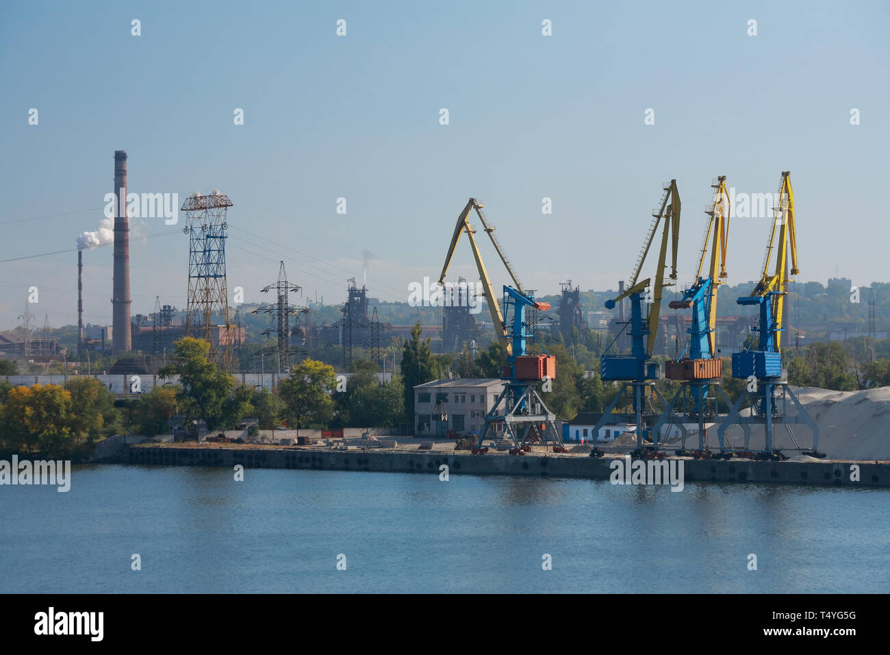 Cargo port, Cargo Cranes im industriellen Bereich Stockfoto