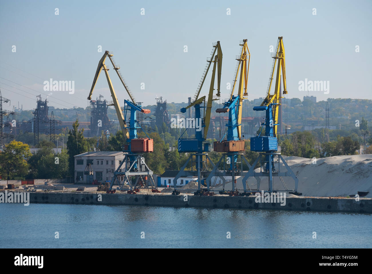 Cargo port, Cargo Cranes im industriellen Bereich Stockfoto