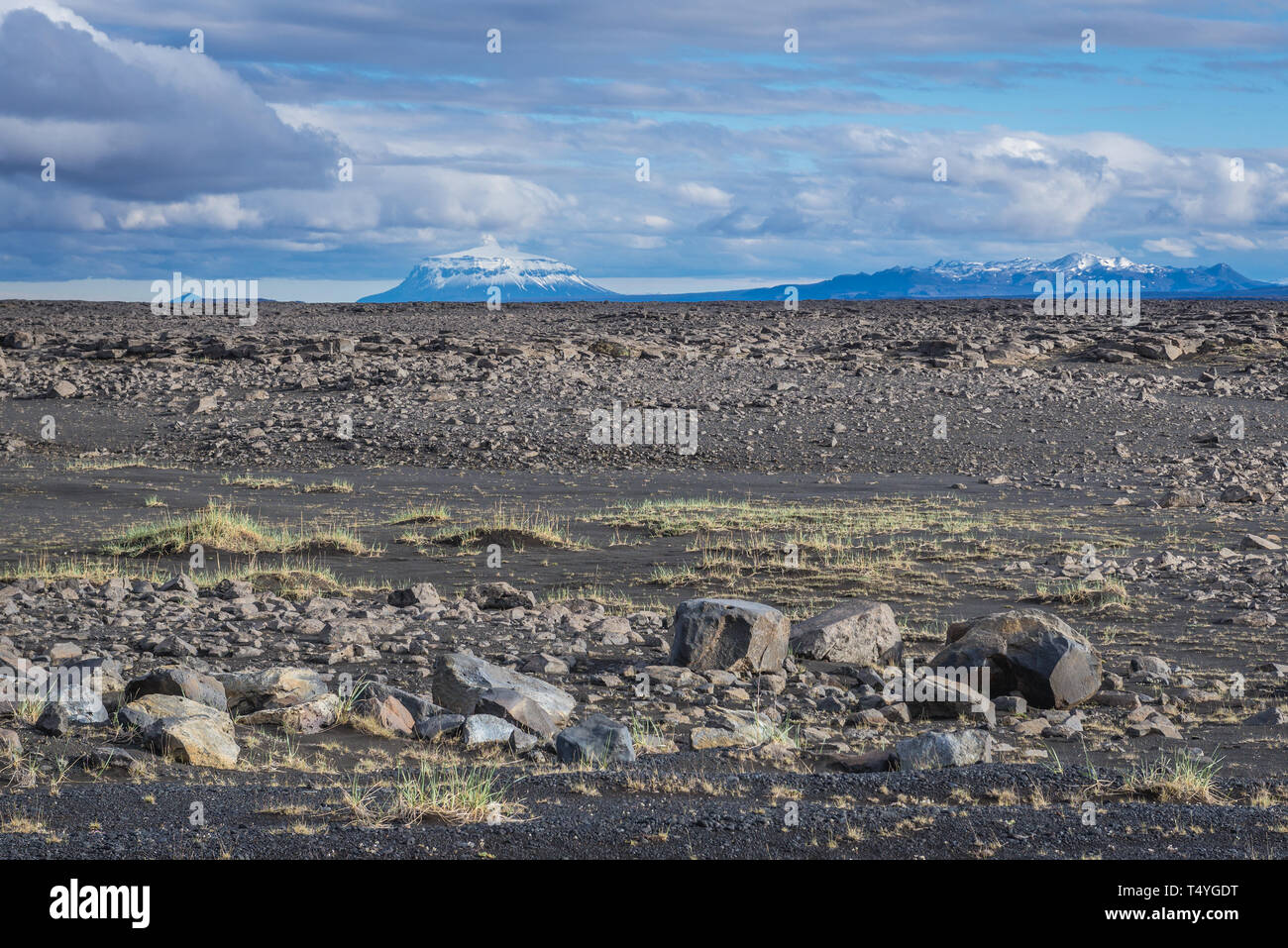 Vulkanische Landschaft im Nordosten Islands, Ansicht mit Herdubreid toya Vulkan Stockfoto