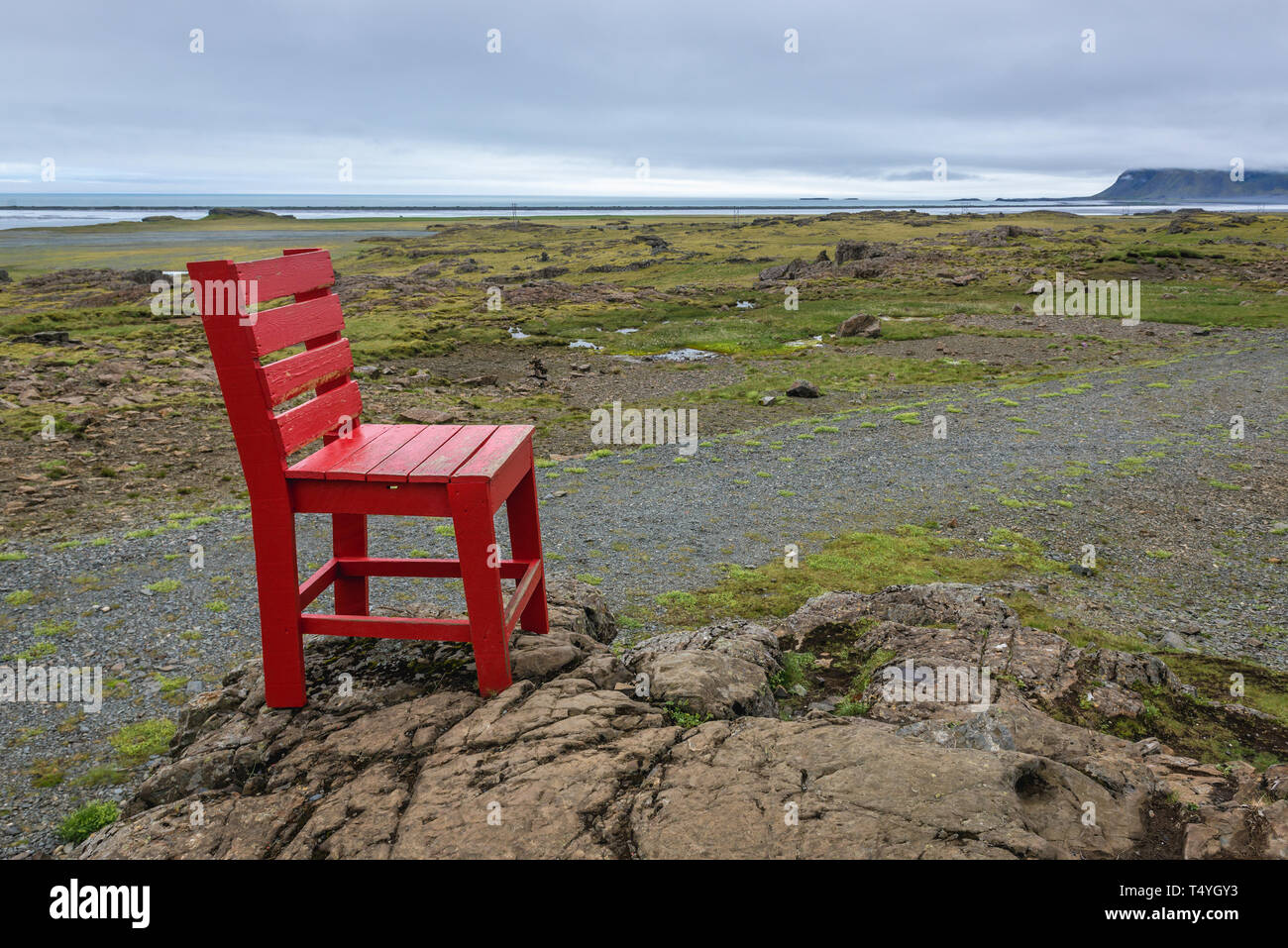 Red Chair Statue im Südosten von Island, zwischen Johannesburg und Egilsstadir Stockfoto