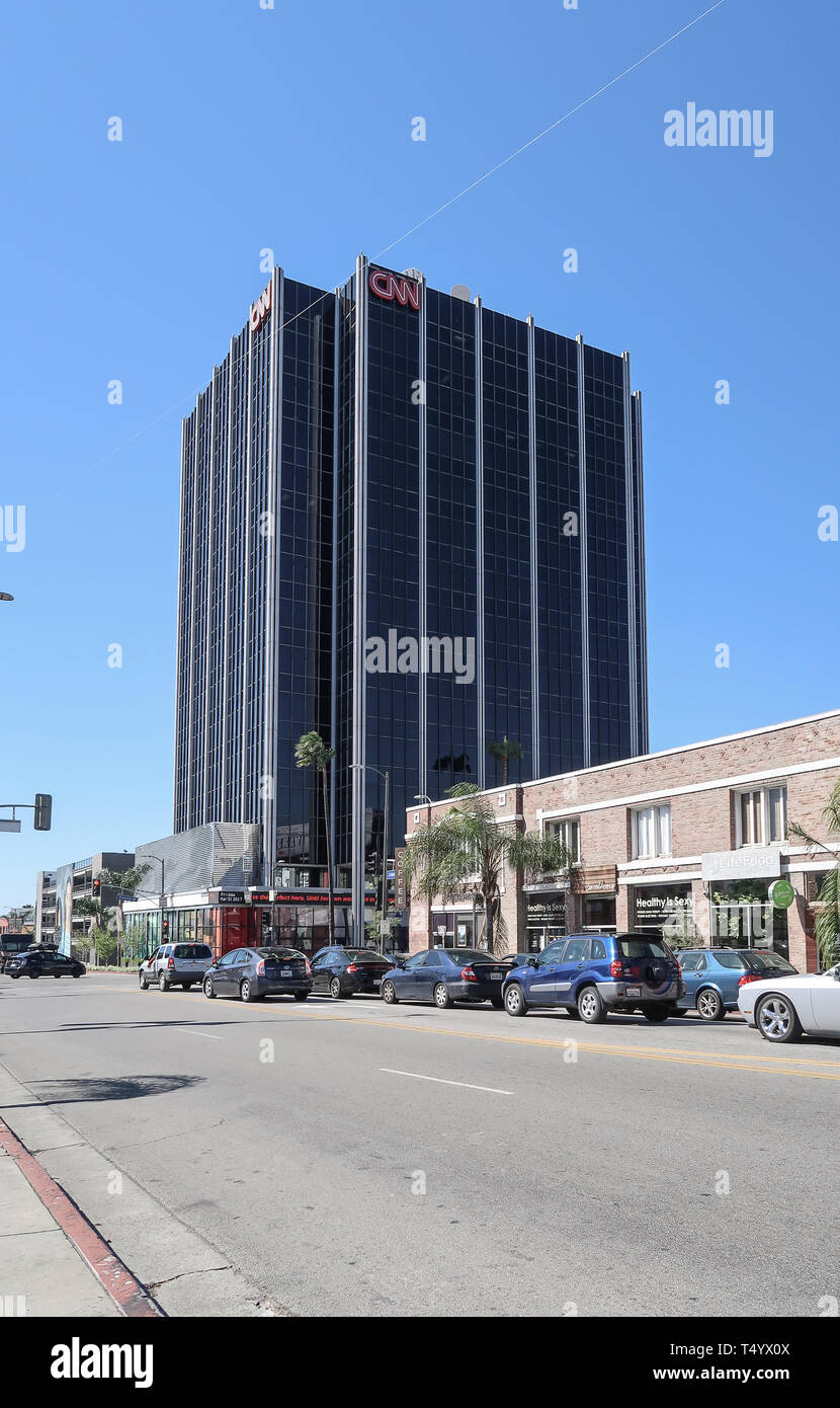 Los Angeles, Kalifornien, USA 2017-03-31: Low Angle View von CNN Bürogebäude am Sunset Boulevard in Hollywood gegen den blauen Himmel Stockfoto