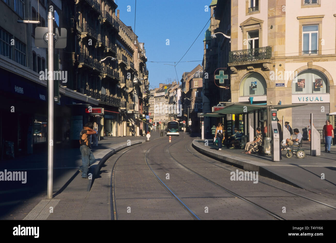 Straßburg, moderne Straßenbahn, Haltestelle Homme de Fer, Rue de la Haute Montee - Straßburg, moderne Straßenbahn, Homme de Fer, Rue de la Haute Mont Stockfoto